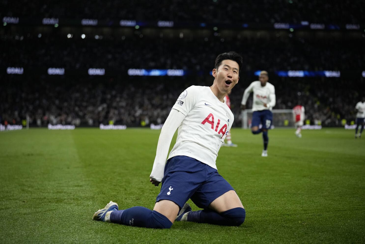 Tottenham beats Arsenal 3-0 to tighten race for CL spot | AP News